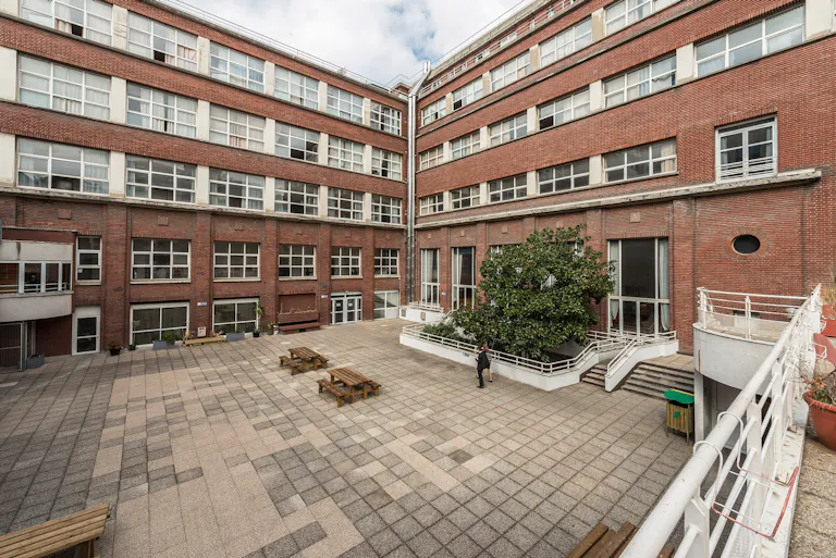 Batiment Institutionnel  - Image 2