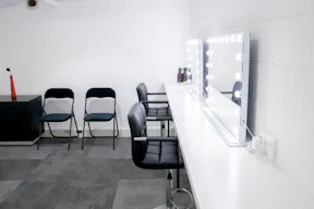 Un espace spacieux, lumineux et urbain, idéal pour des showroom, pop-up ou des expositions. - Image 6