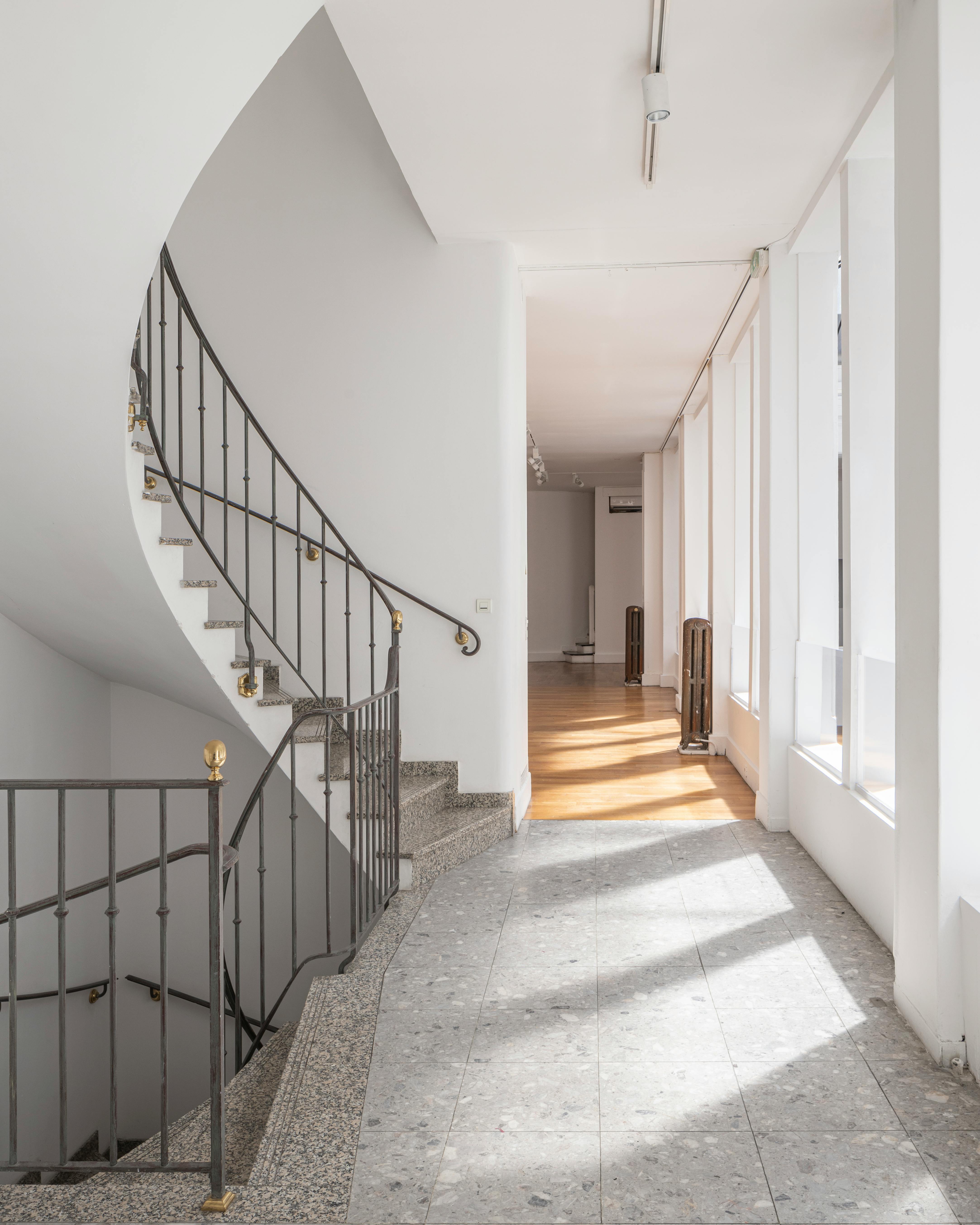 Spacious Industrial Showroom on Rue de Turenne, Paris