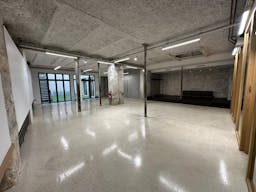 Entire art gallery in Le Marais, Paris - Image 34