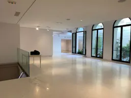 400m2 Showroom - Image 16