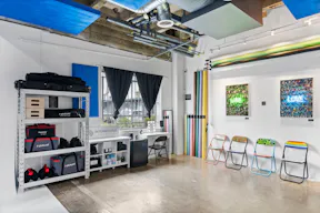 MODERN PHOTO/VIDEO STUDIO | CYCLORAMA, GREEN SCREEN and SEAMLESS BACKDROP | AC, WIFI and SONOS | ALSO PERFECT FOR GALLERY SHOWS AND POP-UPS - Image 2