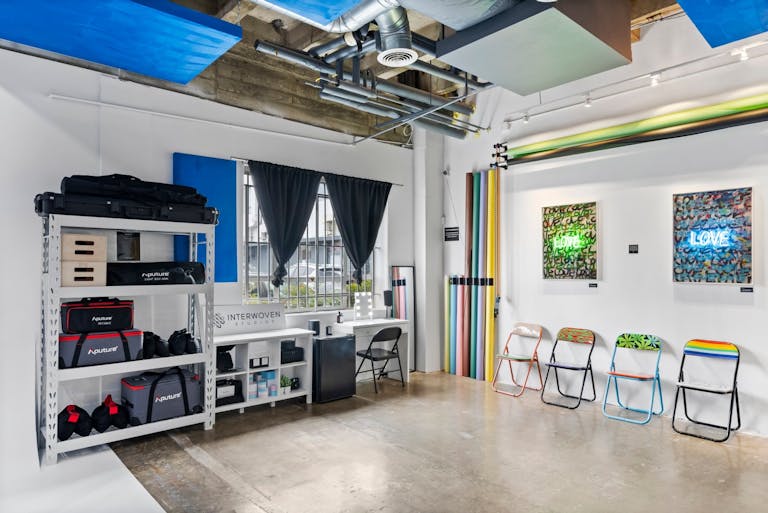 MODERN PHOTO/VIDEO STUDIO | CYCLORAMA, GREEN SCREEN and SEAMLESS BACKDROP | AC, WIFI and SONOS | ALSO PERFECT FOR GALLERY SHOWS AND POP-UPS - Image 2