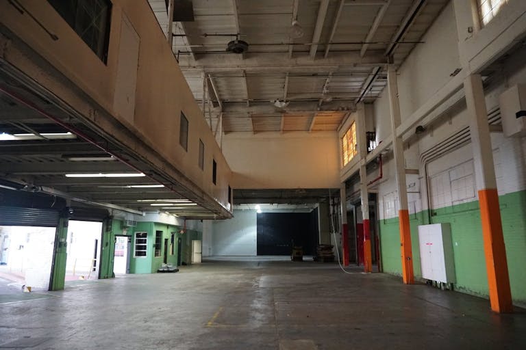 Spacious Warehouse in Brooklyn - Image 1