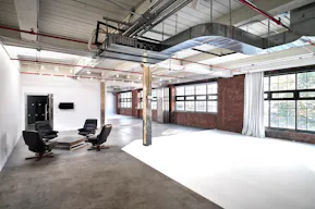 Multiset Daylight Photo/ Video Studio in Brooklyn New Lux Building with 2 Cycloramas - Image 1