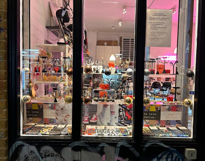 Window Shelf- Prime Spot- Brick Lane - Image 0