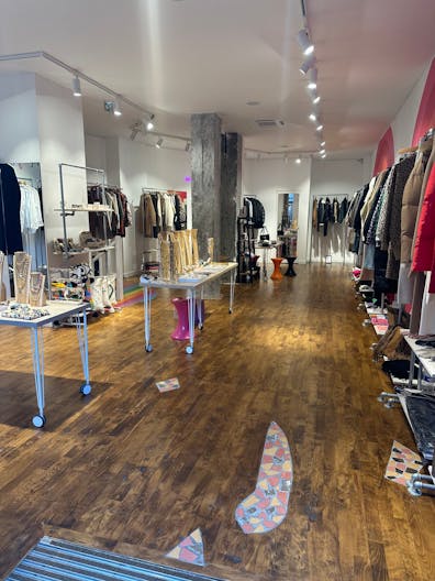 Emplacement pop-up store num�ro 1 - Boutique situ�e entre la place Victor Hugo et le Starbuck caf�. - Image 1