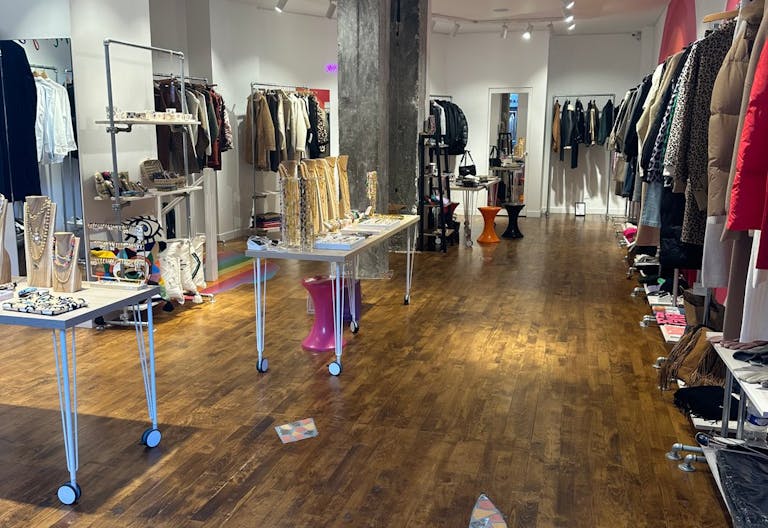 Emplacement pop-up store num�ro 1 - Boutique situ�e entre la place Victor Hugo et le Starbuck caf�. - Image 1