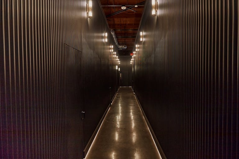 BEAUTIFUL SPEAKEASY BAR AND LOUNGE WITH FIREPLACE - Image 4