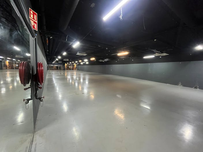 Espace Commercial Pop-Up de 868 m² au Cœur de Liège, Passage Piéton Premium (Place Saint-Lambert) - Image 1