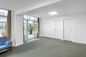 Elegant Showroom in the heart of Paris, Near Pont-Neuf - Image 2