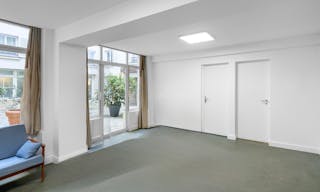 Elegant Showroom in the heart of Paris, Near Pont-Neuf - Image 2