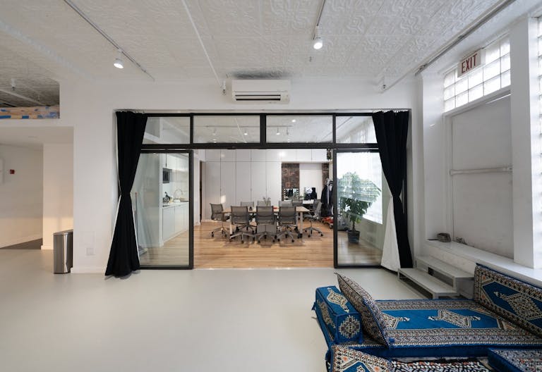 Studio With Amazing Views near Dimes Square - Image 3