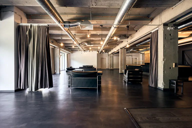 Large Retail & Experience Floor Near Alexanderplatz - Image 3