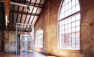 Biplane Showroom - Image 1