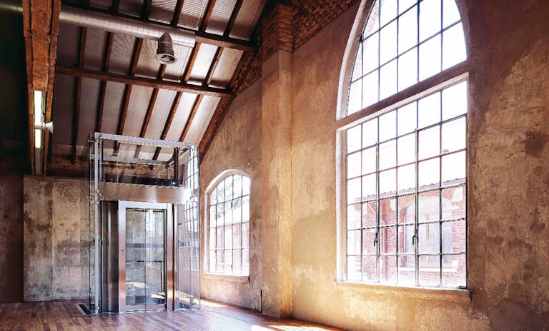 Biplane Showroom - Image 1