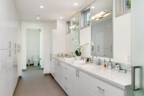 Villa in Beverly Hills - Pool - Scenic Outlook - Image 8