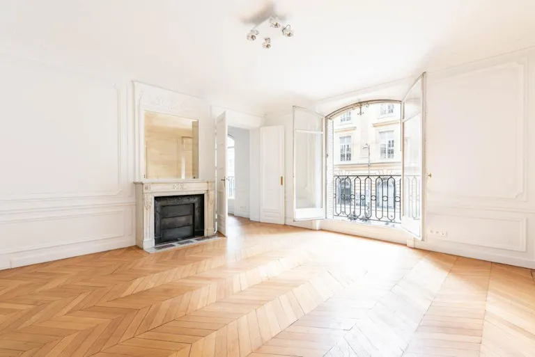 Showroom Rue de Rivoli Paris - Image 1