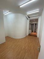 Grande boutique face au canal Saint-Martin - Image 5