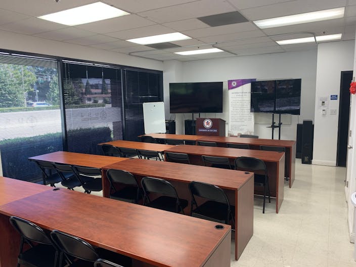 Spacious , quiet and clean room 127 at University of San Jose - Image 1