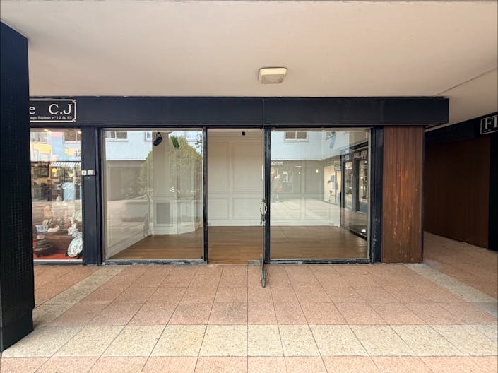 GALERIE VILLAGE SUISSE - Image 1