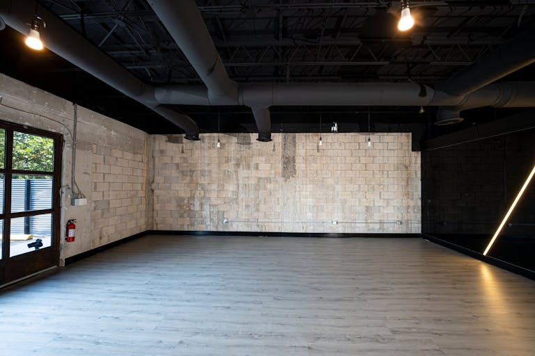 Private Bunker Style with outdoor area - Image 2