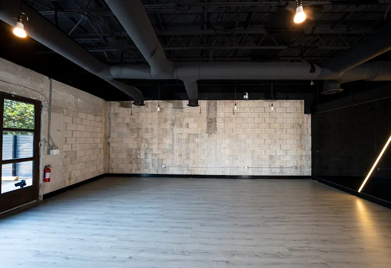 Private Bunker Style with outdoor area - Image 2
