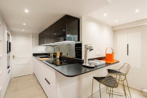 Charming showroom in le Marais - Image 9