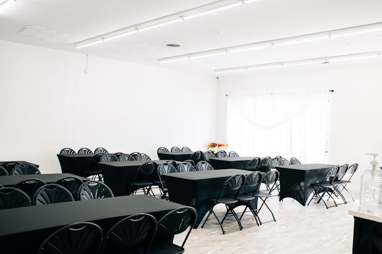 Bright and clean open space for creatives and events - Image 3