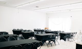 Bright and clean open space for creatives and events - Image 3