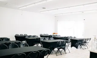 Bright and clean open space for creatives and events - Image 3
