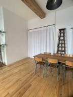 Atelier d'art esprit canut avec vitrine sur rue au coeur de la Croix-Rousse - Image 4