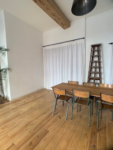 Atelier d'art esprit canut avec vitrine sur rue au coeur de la Croix-Rousse - Image 4