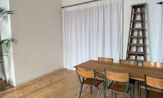 Atelier d'art esprit canut avec vitrine sur rue au coeur de la Croix-Rousse - Image 4