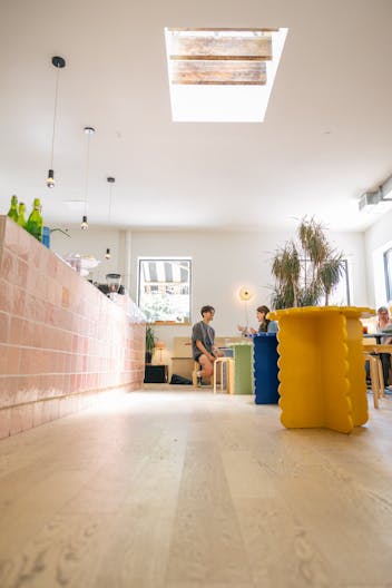 1000 square feet of ground floor cafe space and a kitchen equipped - Image 2