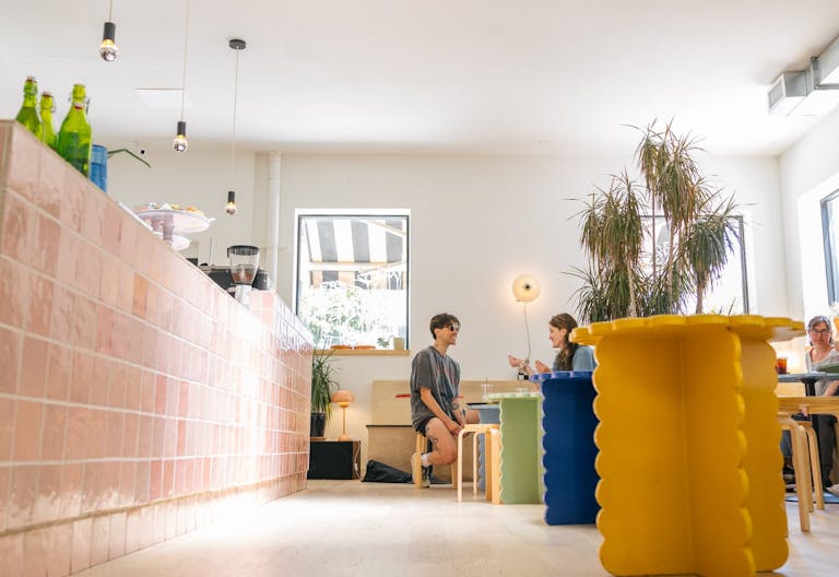 1000 square feet of ground floor cafe space and a kitchen equipped - Image 2