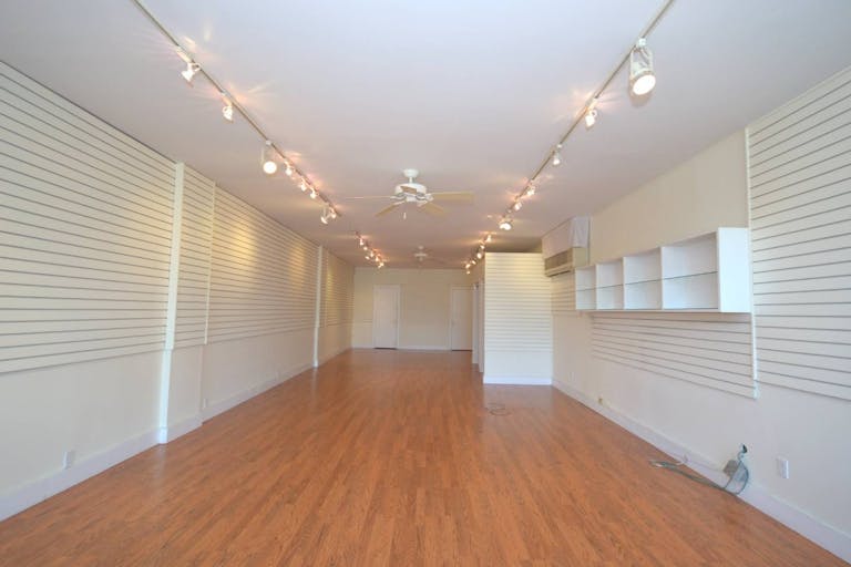 Perfect Retail Space in the Heart of East Hampton - Image 2