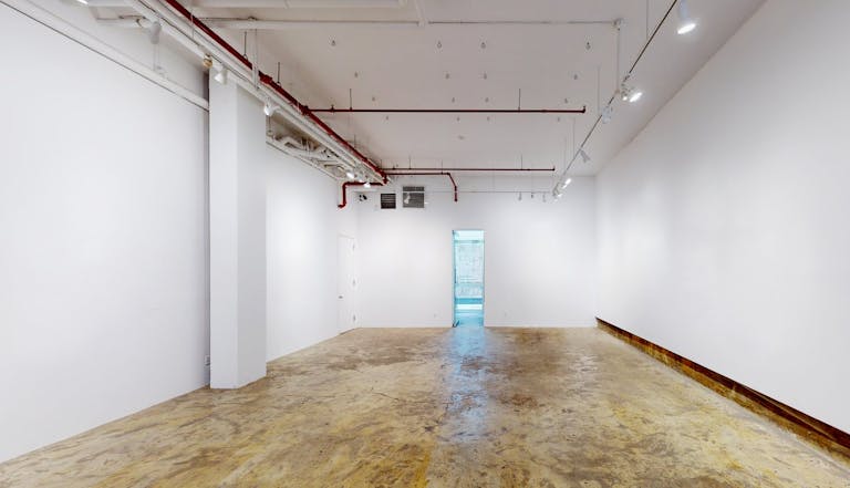 Street Level Chelsea Gallery with Outdoor Terrace - Image 1