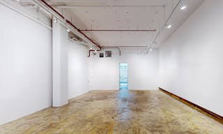 Street Level Chelsea Gallery with Outdoor Terrace - Image 1