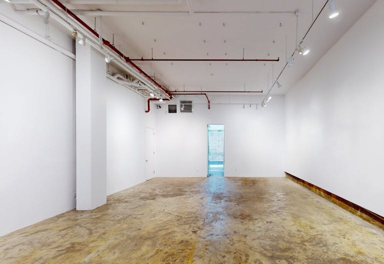 Street Level Chelsea Gallery with Outdoor Terrace - Image 1