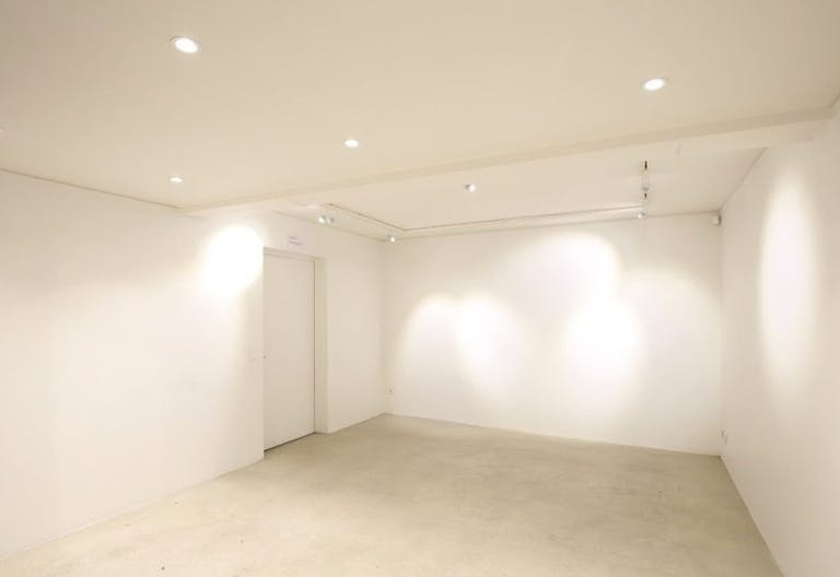 Shop in Paris - Image 3