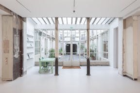 Spectacular art gallery under a glass roof in Saint Germain des Pr�s - Image 2