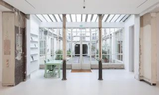 Spectacular art gallery under a glass roof in Saint Germain des Pr�s - Image 2