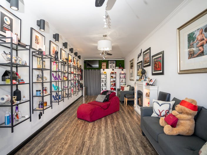 Intimate Boutique - perfect for pop-up store - Image 0