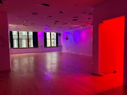 Entire Floor in SOHO with 2 extra rooms! - Image 32