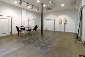 Showroom, popup store on rue de Turenne - Image 6