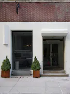 White cube gallery space available for pop-up rentals - Image 0