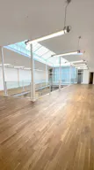 Loft industriel avec verrière zénithale - Image 7