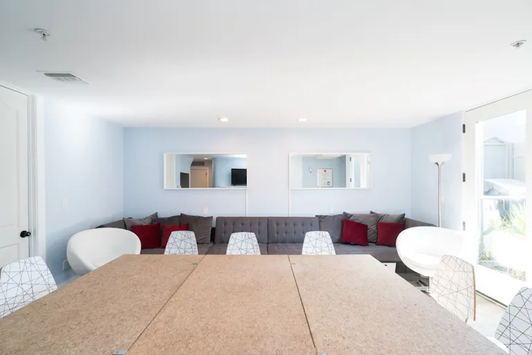 Stunning Art Deco Suite - Image 2