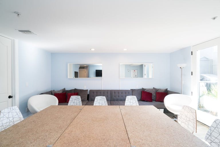 Stunning Art Deco Suite - Image 2